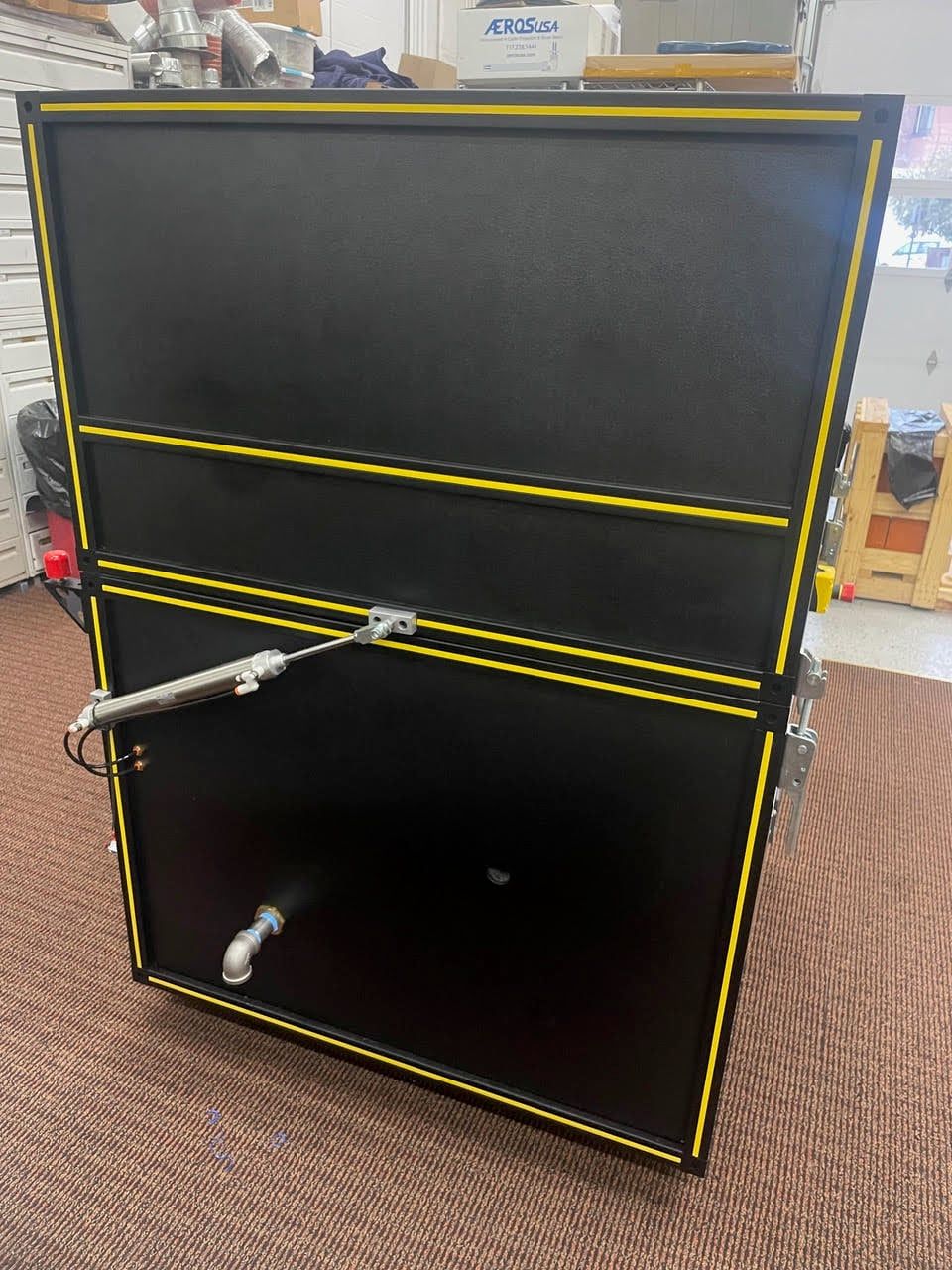 Hanse standalone VS vibration system on a mobile cart, with a six-degree-of-freedom repetitive shock table